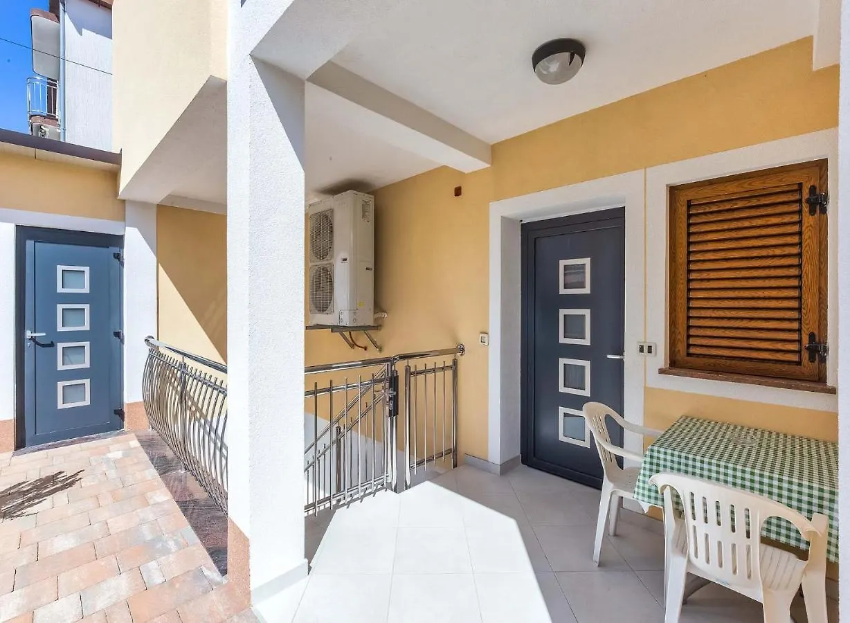 Apartment Apartmani Rino, Porec Croatia